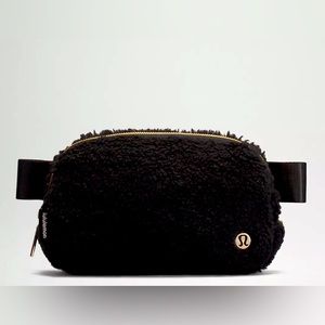 Lululemon Everywhere Belt Bag
